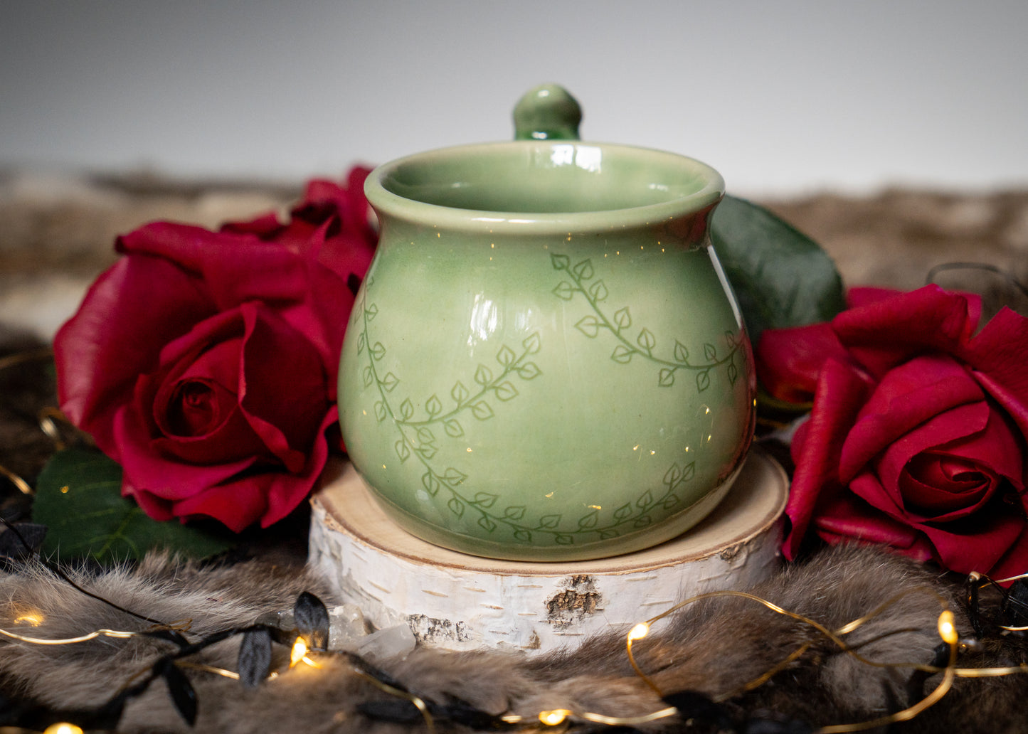 Celadon Spring Ivy Mug with Thumb-rest
