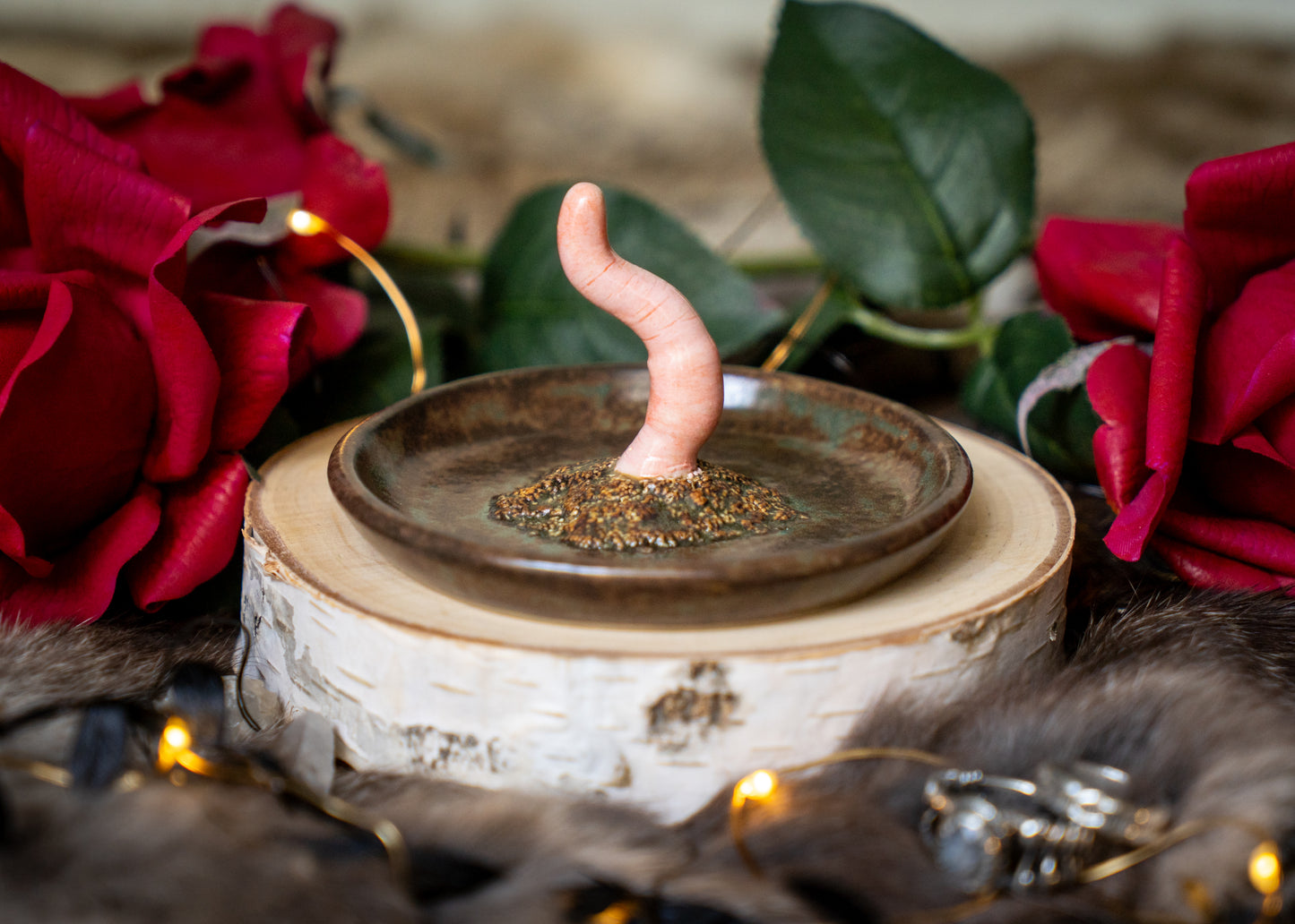 Small Wiggly Worm Ring Holder