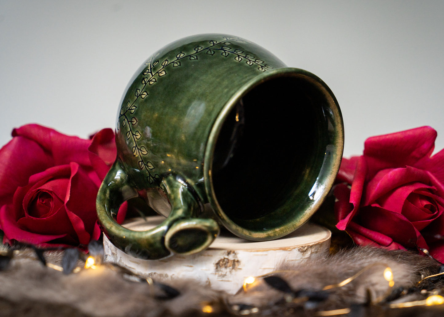 Evergreen Summer Ivy Mug with Thumb-rest